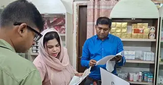 টাঙ্গাইলে অতিরিক্ত দামে জ্বালানি ও কসমেটিকস বিক্রির অভিযোগে জরিমানা